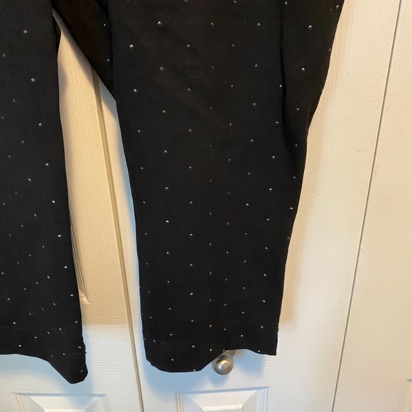 Women’s XL embellished capris - Picture 3 of 5
